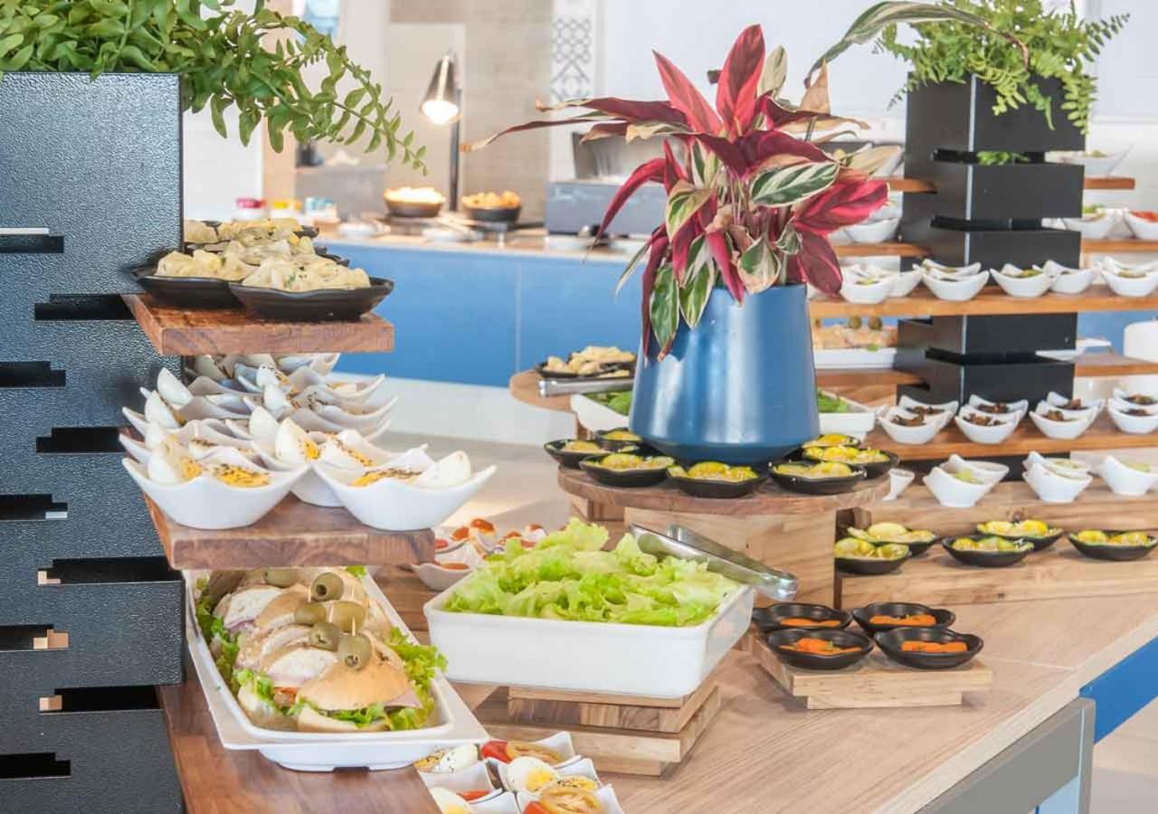 Olímpia Enjoy Solar Das Aguas Park Resort מראה חיצוני תמונה A buffet at a hotel